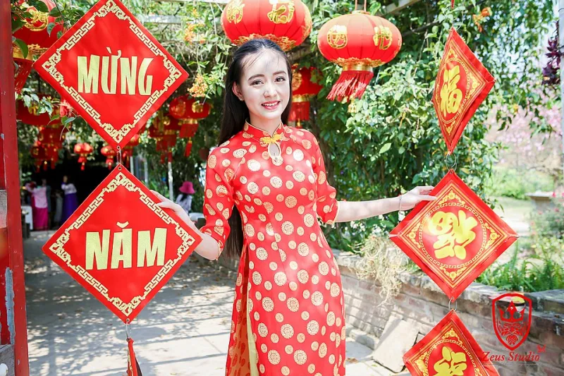 Áo Dài Giữa Lòng New York: Khi Thời Trang Việt Bước Lên Sân Khấu Thế Giới